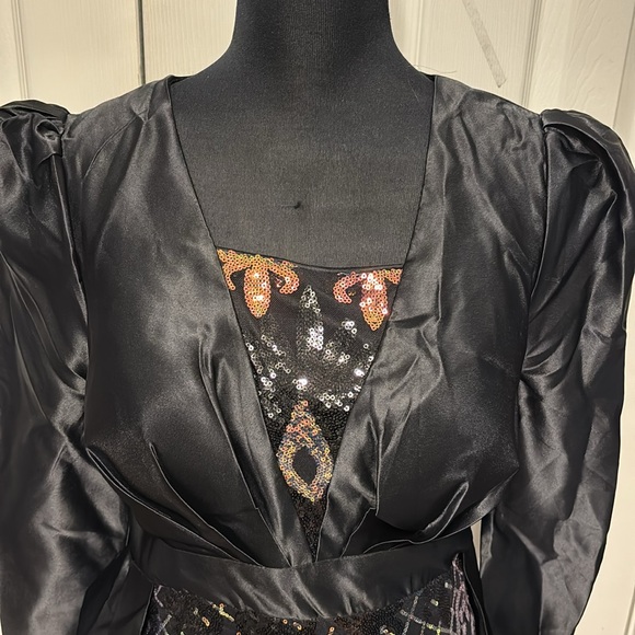 Giffniseti Sequin Gown - Picture 2 of 11